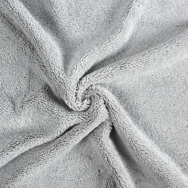 Are there any innovative technologies or materials used in kitchen cleaning towels that offer superior cleaning performance?